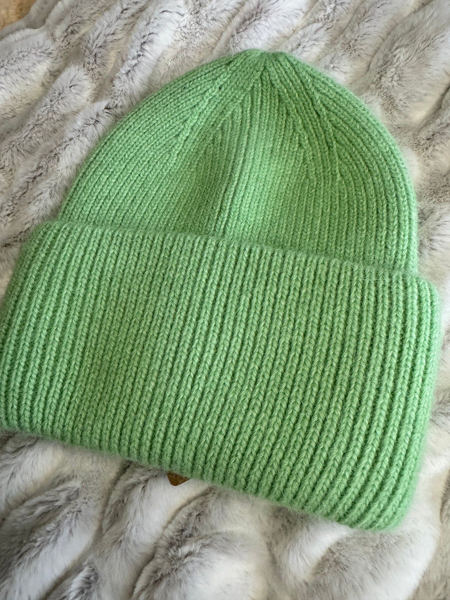 Angora wool beanie (MINT)