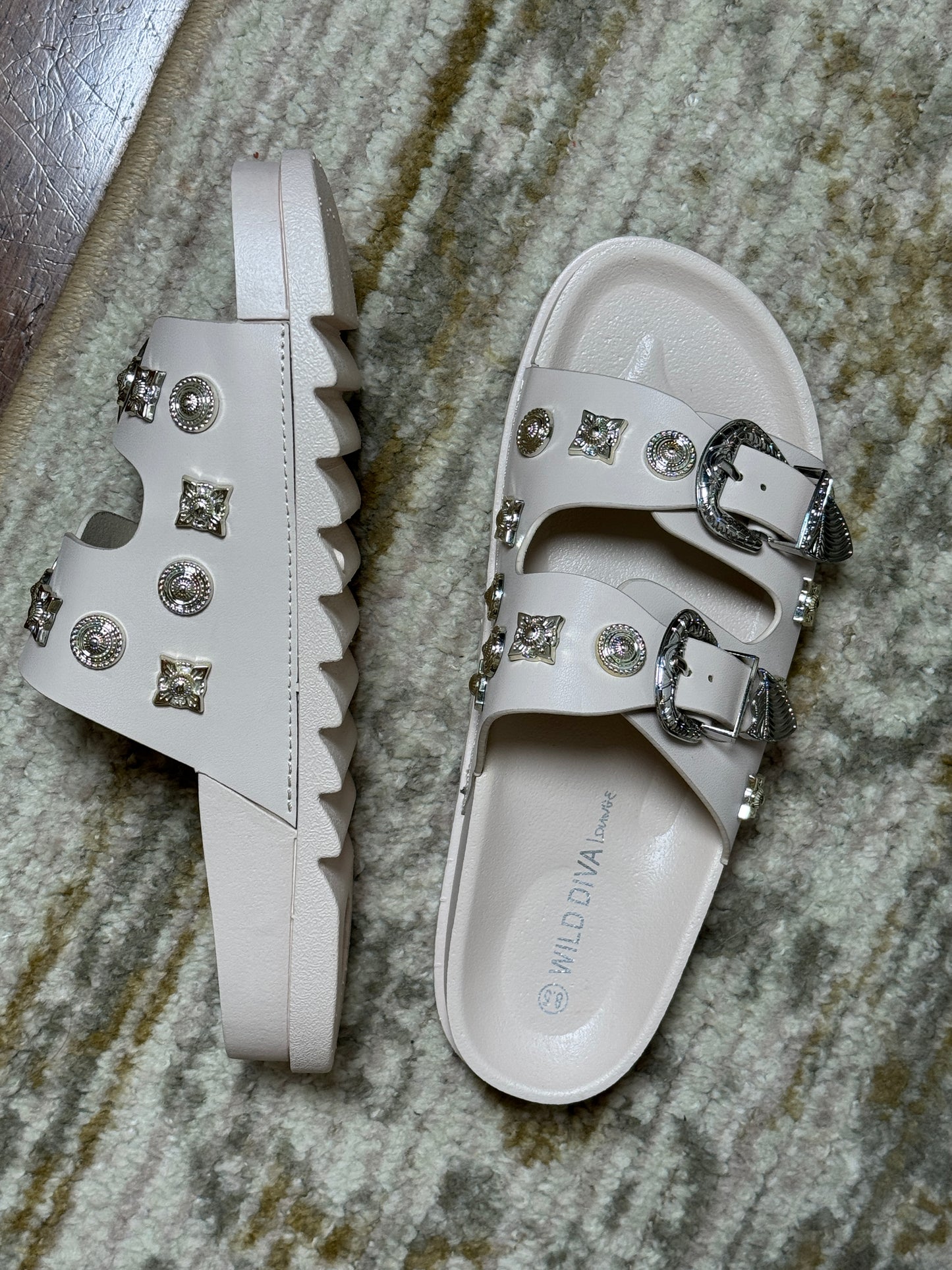 Buckle down diva slides