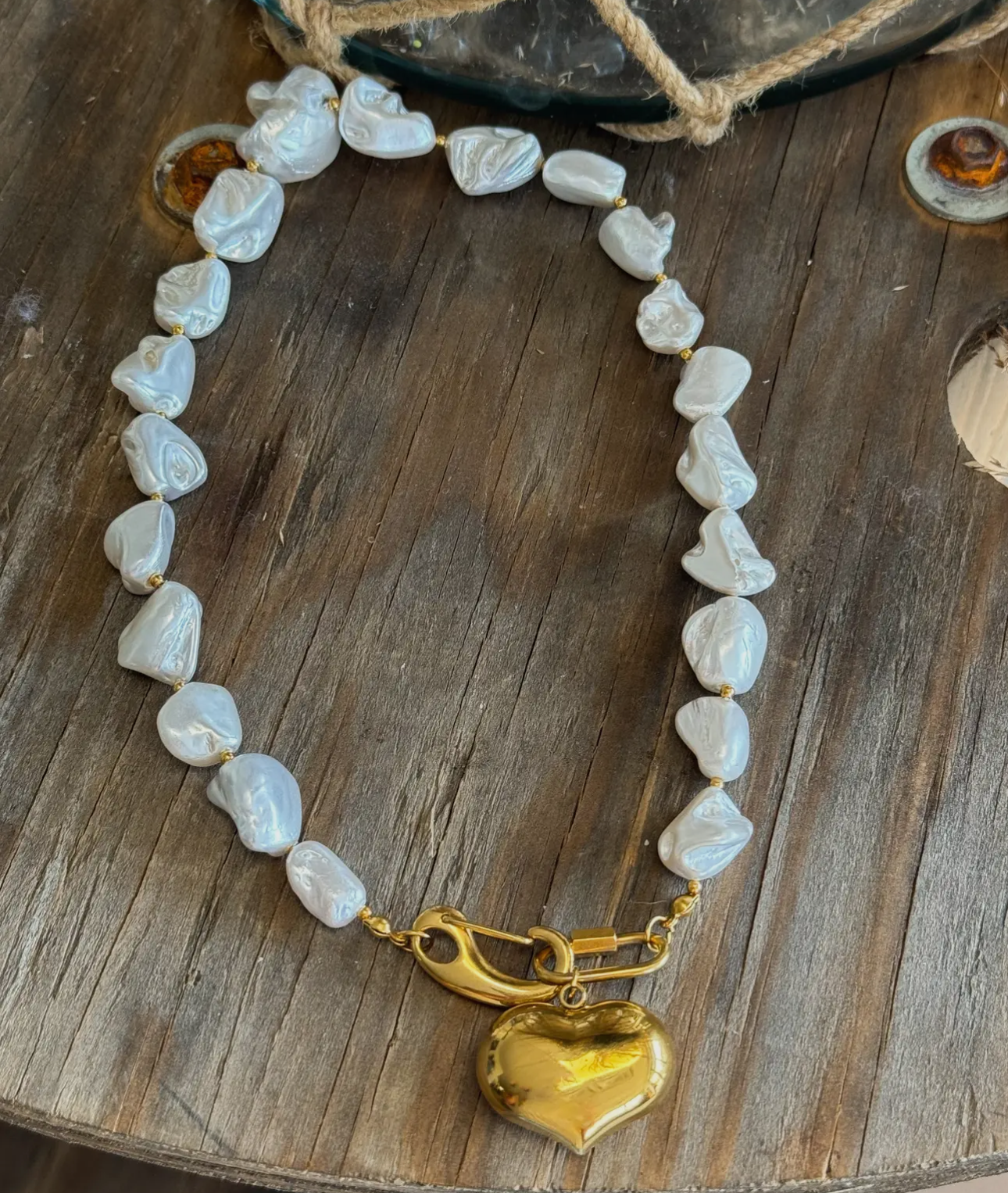 Golden tide pearl necklace